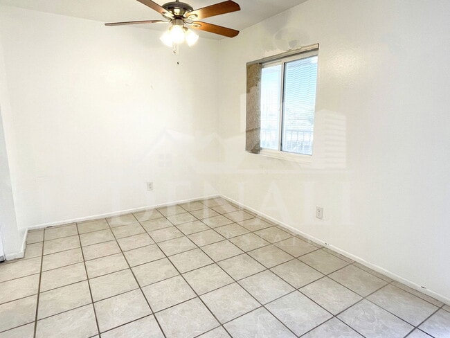 Building Photo - 822 S Langley Ave