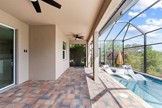 Building Photo - 14265 17th Ct E