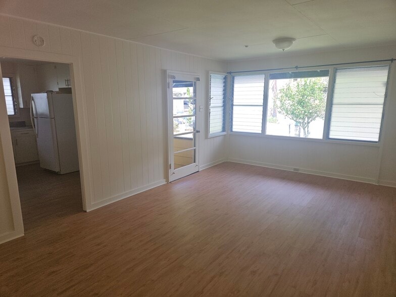 Living room - 2405 Myrtle St