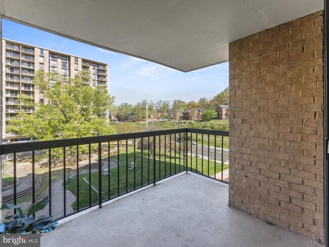 Building Photo - 4500 S Four Mile Run Dr