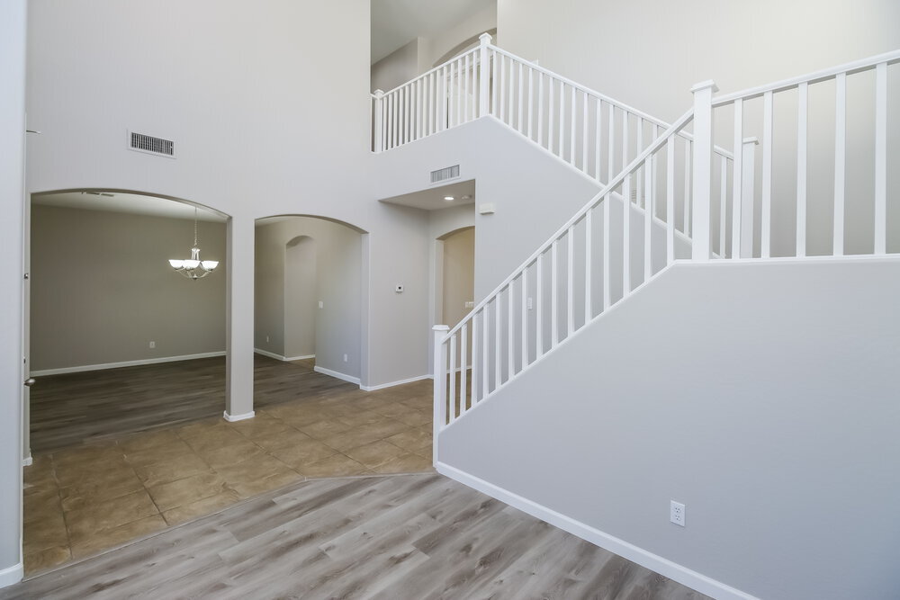 Building Photo - 545 E Navajo Trail