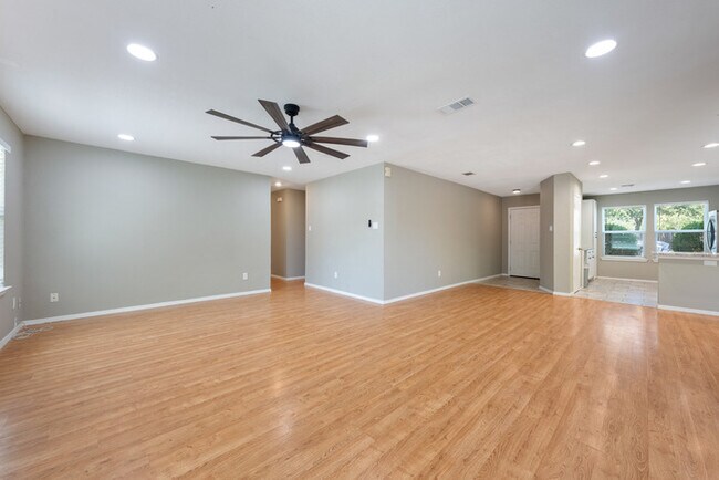 Building Photo - 9005 Curlew Dr