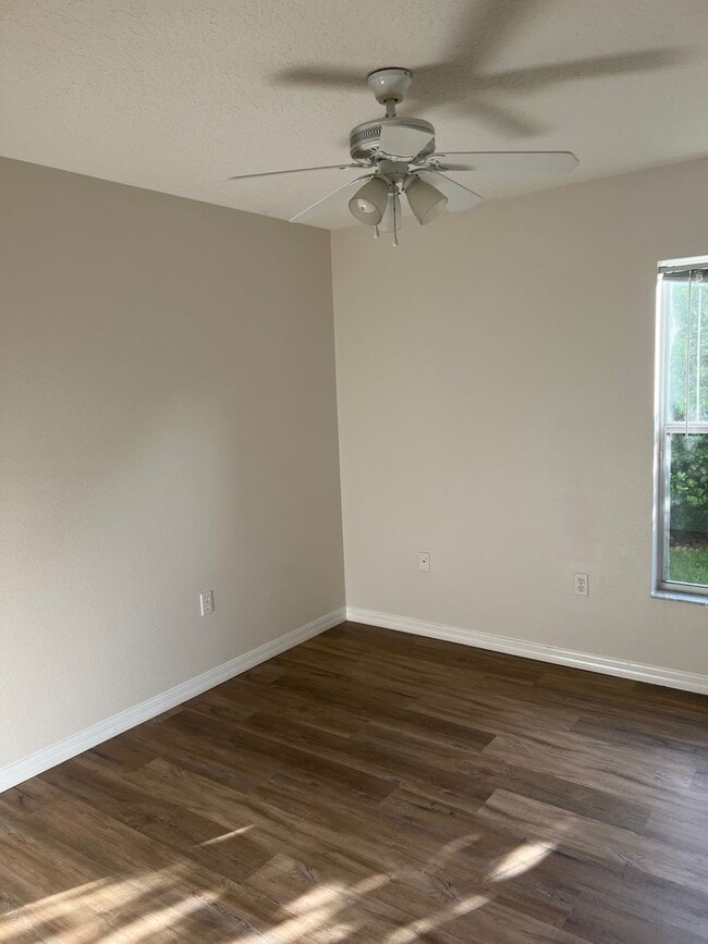 Building Photo - **Spacious 4BR in Gated Spring Glen | Move-In Ready | 2-Car Garage**