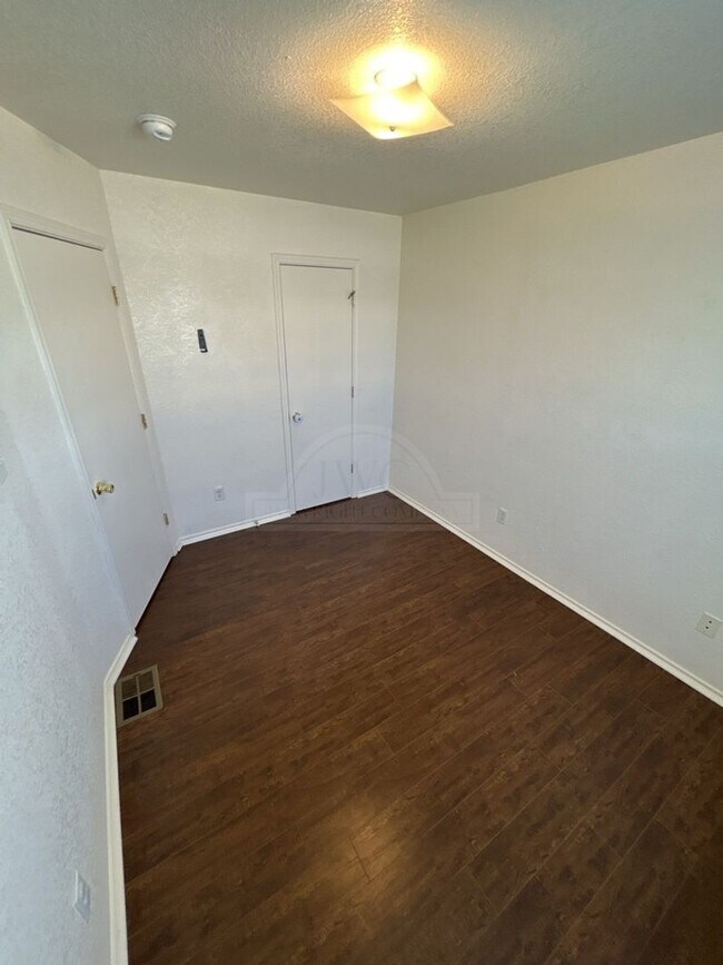 Building Photo - 4410 Jeff Scott Dr