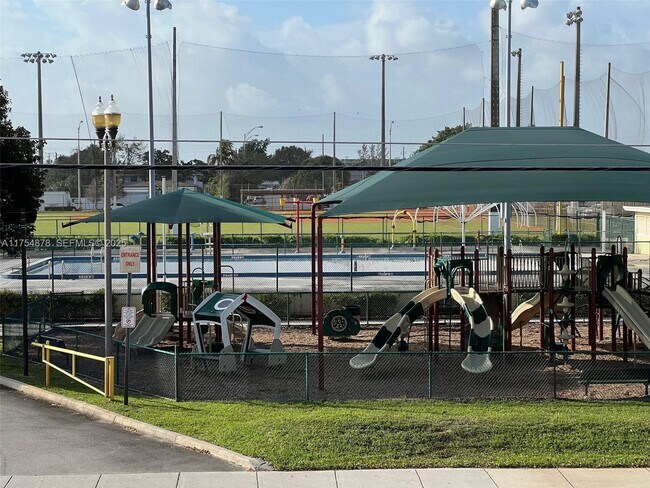 Building Photo - 887 W 29th St