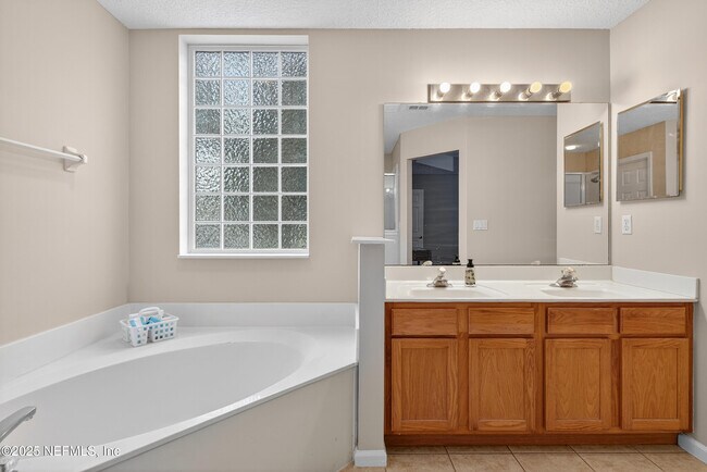 Building Photo - 1908 Tuscan Oaks Ct
