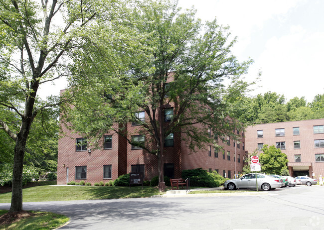 Building Photo - Burke Lake Gardens