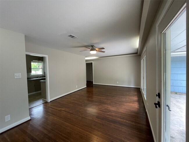 Building Photo - 3229 Westridge St