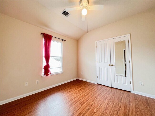 Building Photo - 1009 Hidden View Pl