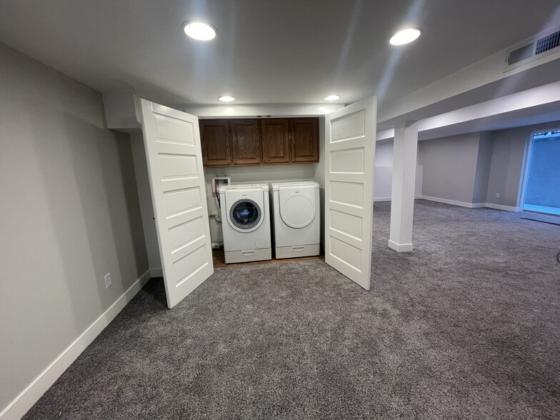 full size wash/dry in closet in bonus room - 508 Daly Ave