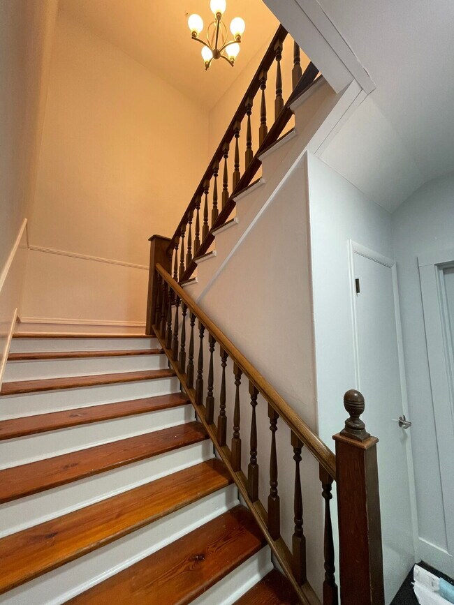 Building Photo - Recently remodeled 2/1 in Midtown!