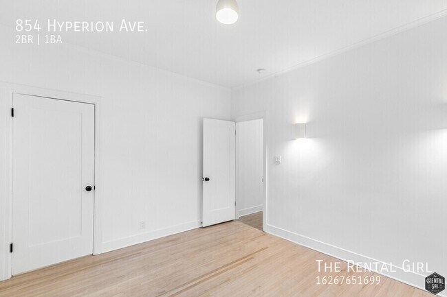 Building Photo - 854 Hyperion Ave