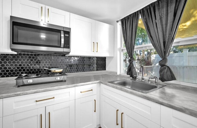 Building Photo - 7151 Taft St