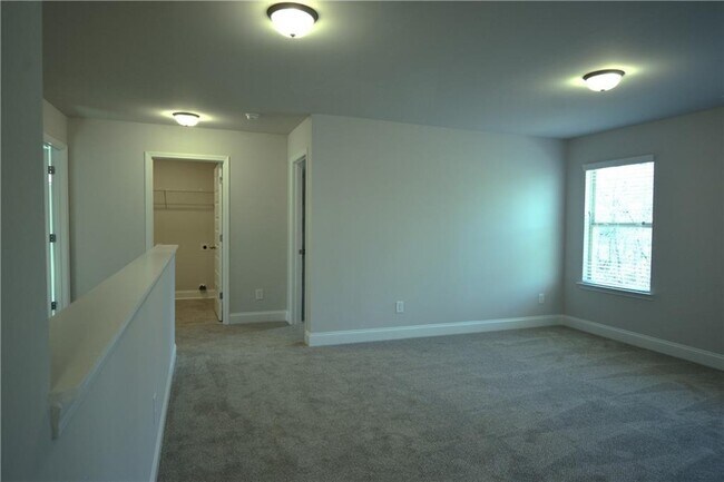 Building Photo - 215 Hellen Vly Dr