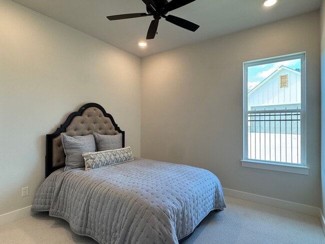 Building Photo - 9248 Villas Ct