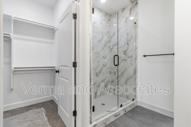 Building Photo - 920 Trestle Ln