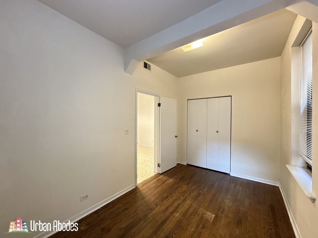 Building Photo - 3147 W Medill Ave