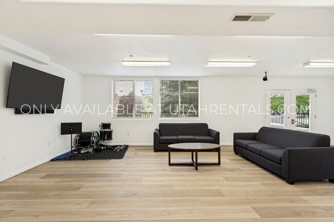 Building Photo - 838 E 700 N