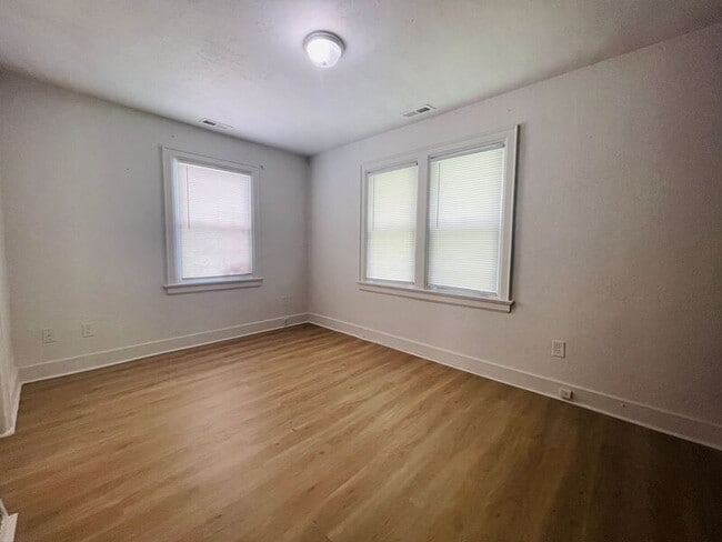 Building Photo - 204 E Gudgell Ave