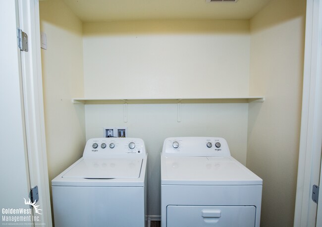 Building Photo - Brand New 3Bdm 2.5Ba Townhome in Aliante!