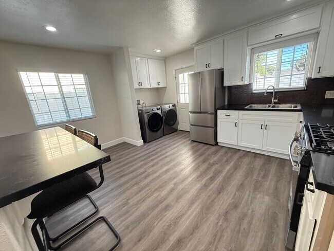 Building Photo - Secluded 3/2 in the heart of Sylmar