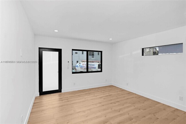 Building Photo - 419 78th St