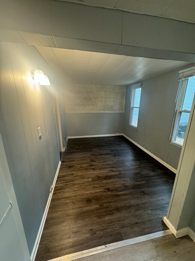 Building Photo - 515 Crouse St