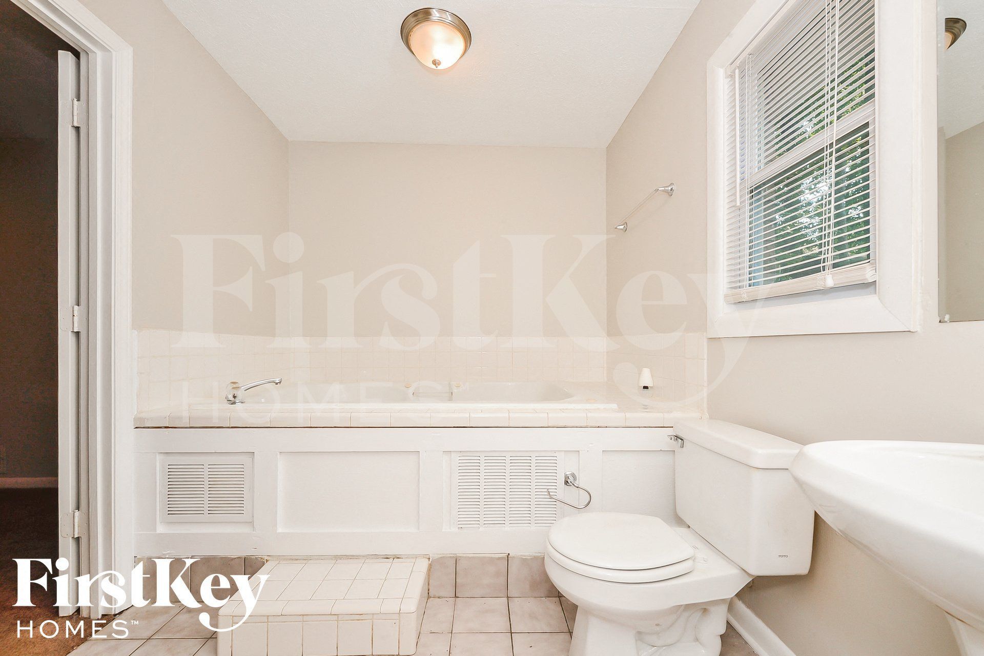 Building Photo - 525 Jefferson Ave