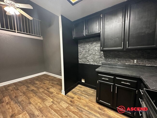 Building Photo - Charming Condo Located in HOA!