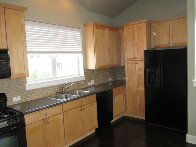 Building Photo - 1601 Miriam Ave