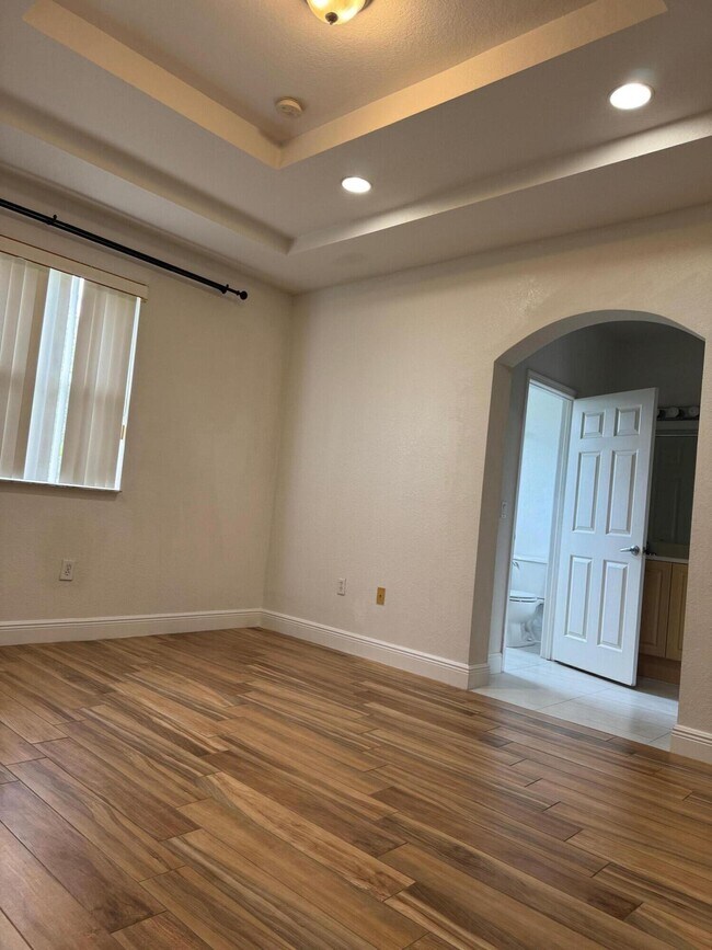 Building Photo - 6639 Hidden Cove Dr