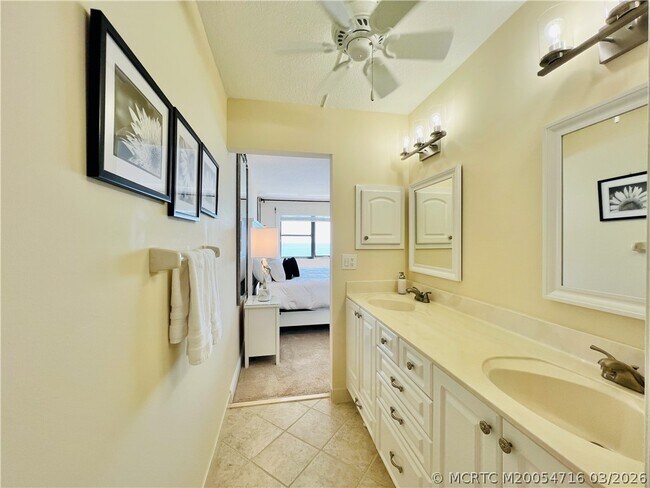Building Photo - 10044 S Ocean Dr