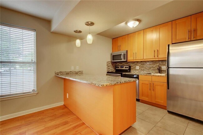 Building Photo - 7685 Northcross Dr