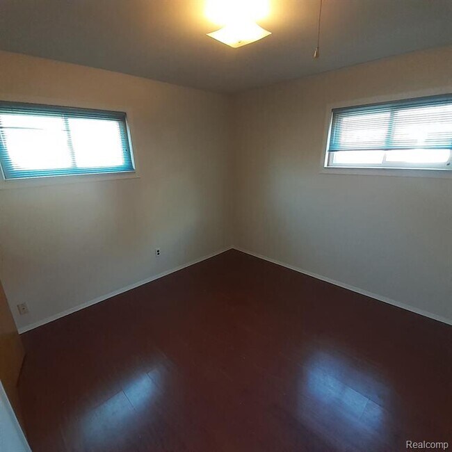 Building Photo - 4938 Roosevelt Blvd