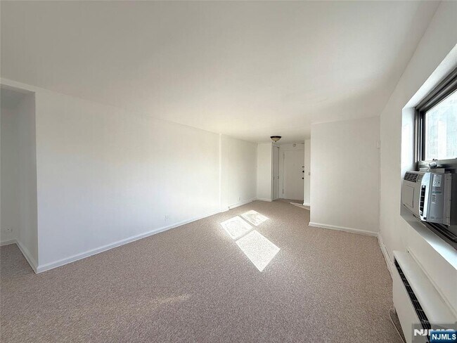 Building Photo - 3031 Edwin Ave