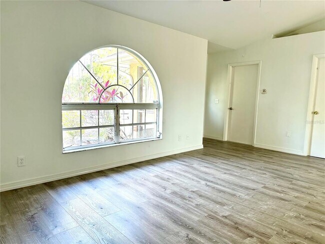 Building Photo - 4395 Hansard Ave