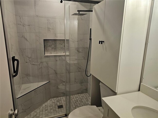 Building Photo - 915 Club Cir
