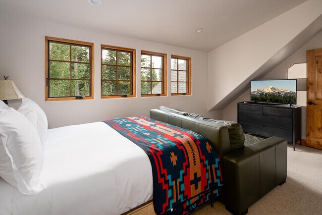 Building Photo - 7 Gambler Dr