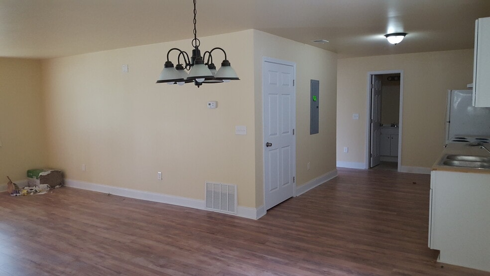 Building Photo - 2628 Wren Cir