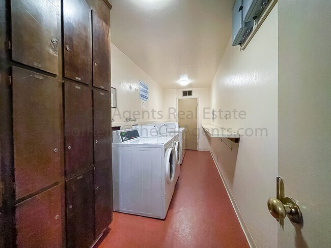 Building Photo - 250 Whitmore St