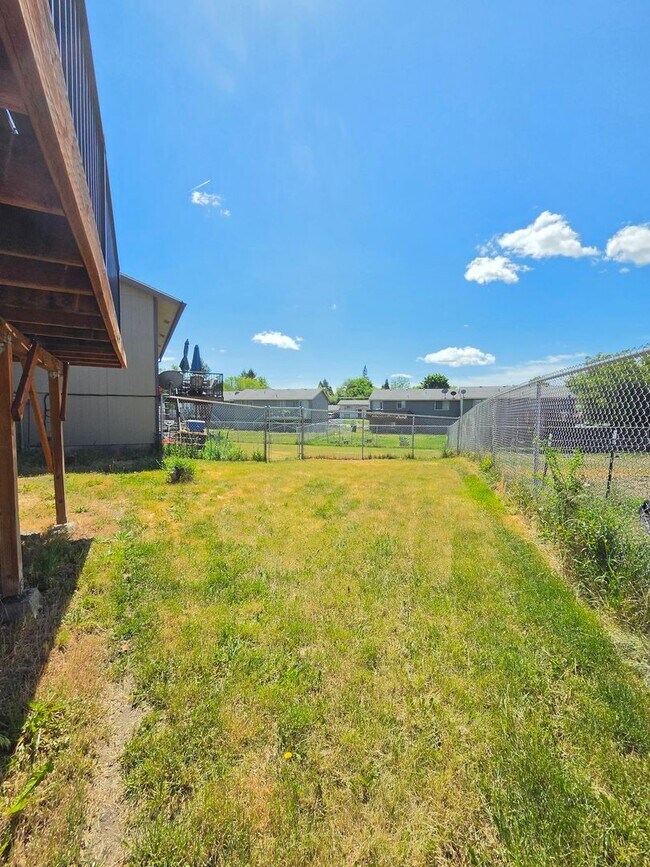 Building Photo - $1,850 - 3 Bed / 2 Bath Bright and Spacious Duplex in Spokane Valley