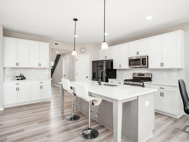 Building Photo - 7233 Celebration Dr