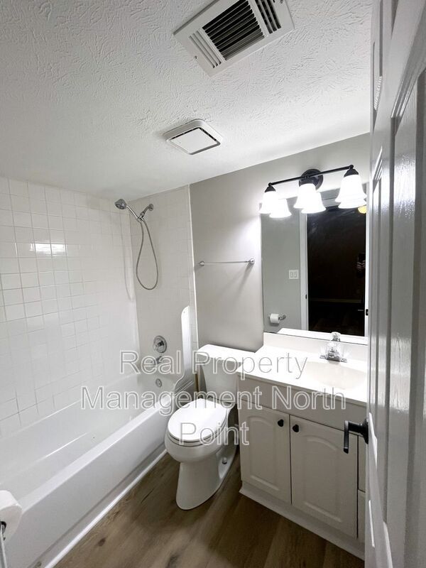 Building Photo - 3030 Steeplechase Dr