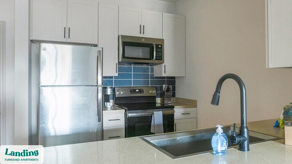 Building Photo - 900 E Six Forks Rd