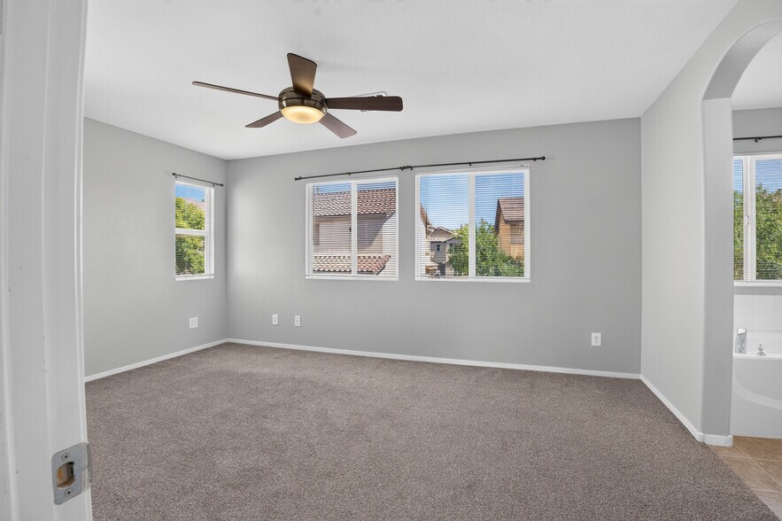 Building Photo - 10648 Bandera Mountain Ln