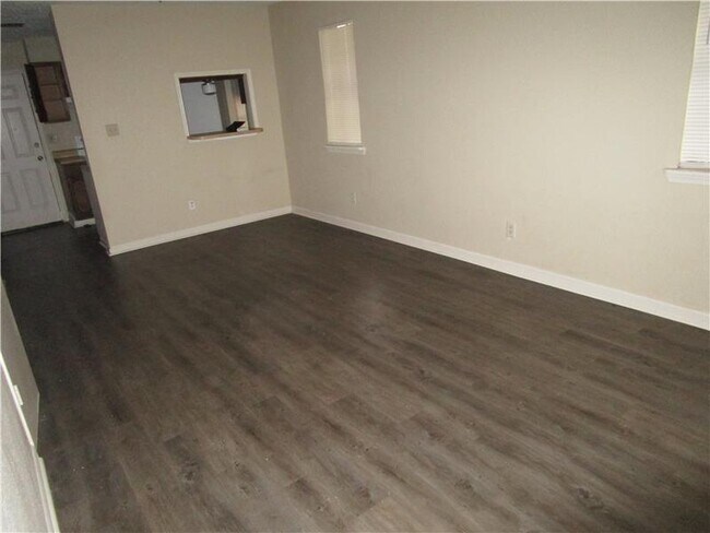 Building Photo - 115 Rue Royale Rue