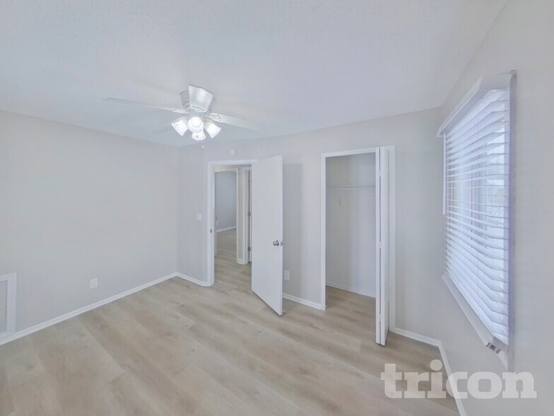 Building Photo - 6737 Upper 162nd St W