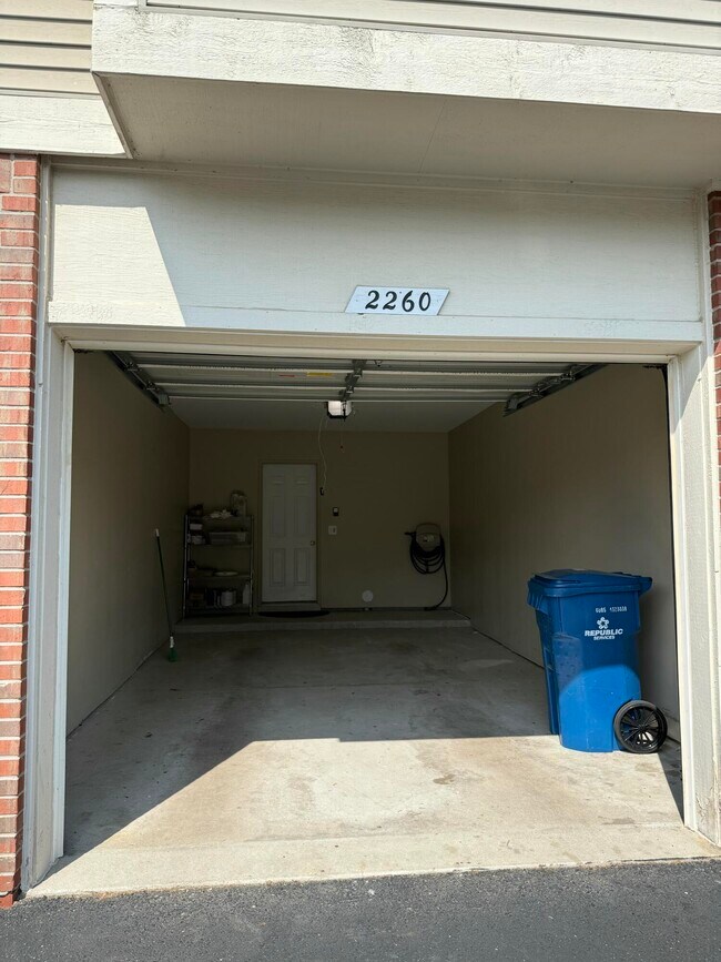 Building Photo - 2260 Leighton Dr