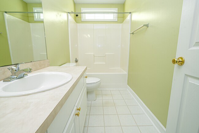 Building Photo - 118 Monterey Cir