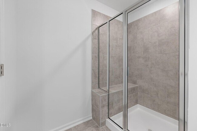 Building Photo - 421 Deep Oak Dr